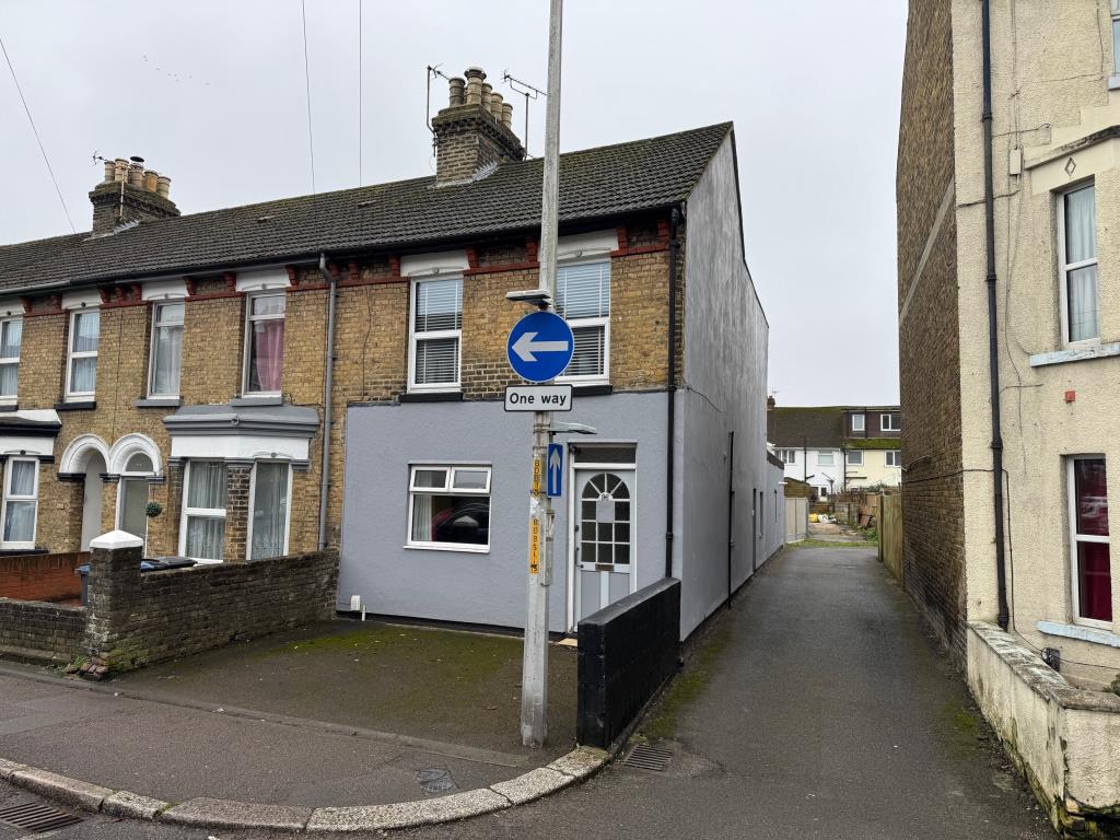 Lot: 116 - FREEHOLD TWO-BEDROOM GROUND FLOOR FLAT AND GROUND RENT - Front of property